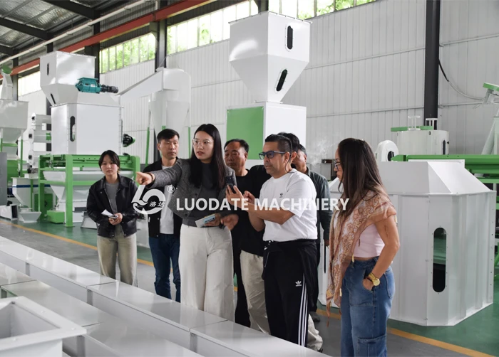 Clientes colombianos visitam a LUODATE para inspe&ccedil;&atilde;o de aceita&ccedil;&atilde;o de equipamentos de alimenta&ccedil;&atilde;o